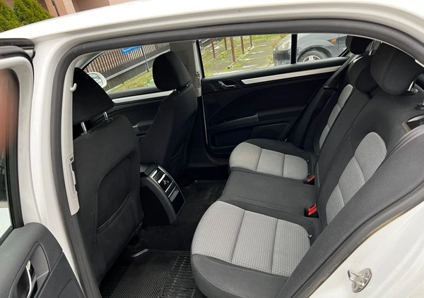 Skoda Superb cena 48900 przebieg: 136600, rok produkcji 2013 z Ciechanów małe 79